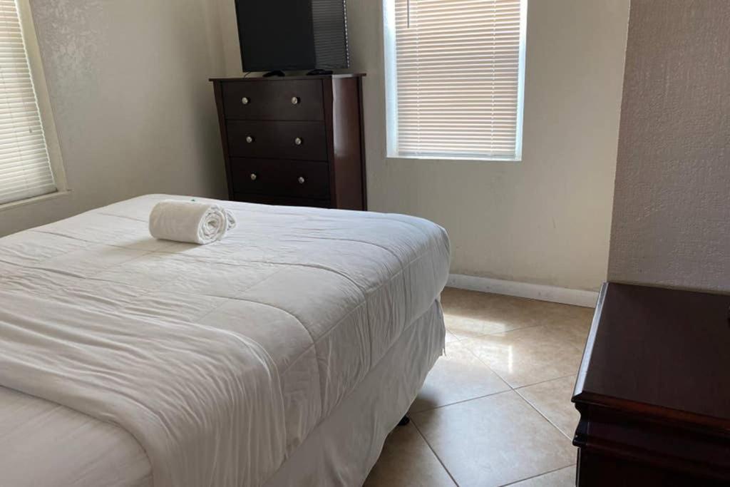 Hollywood Beach Apartments - Walk To The Beach Luaran gambar
